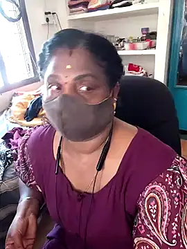 Snapshot of Tamil_Kavitha10 chatting on June 23, 5:49 am Tamil Kavitha10 online show from June 23, 5:49 am
