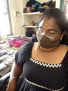 Snapshot of Tamil_Kavitha10 chatting on June 18, 6:45 am Tamil Kavitha10 online show from June 18, 6:45 am