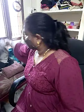 Snapshot of Tamil_Kavitha10 chatting on July 15, 1:12 am Tamil Kavitha10 online show from July 15, 1:12 am
