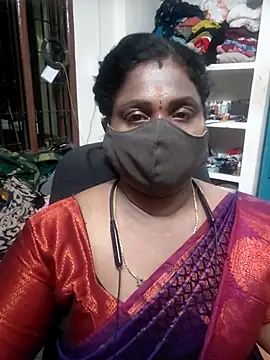 Snapshot of Tamil_Kavitha10 chatting on June 12, 8:17 pm Tamil Kavitha10 online show from June 12, 8:17 pm