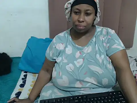 Snapshot of Chubby_Queenx255 chatting on October 15, 4:00 am Chubby Queenx255 online show from October 15, 4:00 am