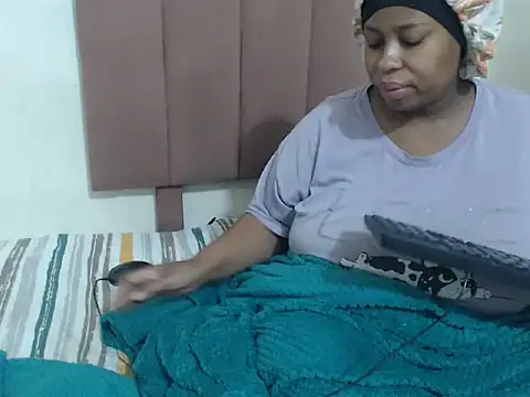 Chubby Queenx255 online show from October 24, 5:50 am