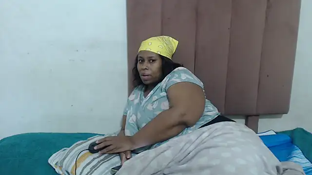 Chubby Queenx255 online show from November 28, 7:03 pm