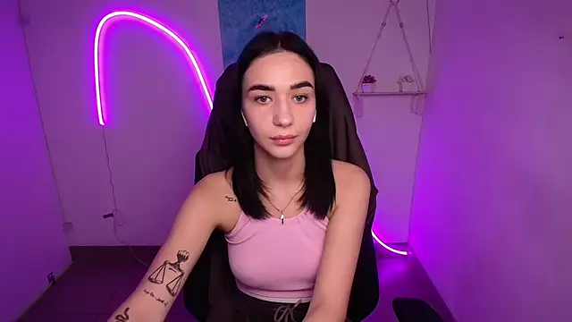 Snapshot of Bella_Night4 chatting on November 6, 6:50 am Bella Night4 online show from November 6, 6:50 am