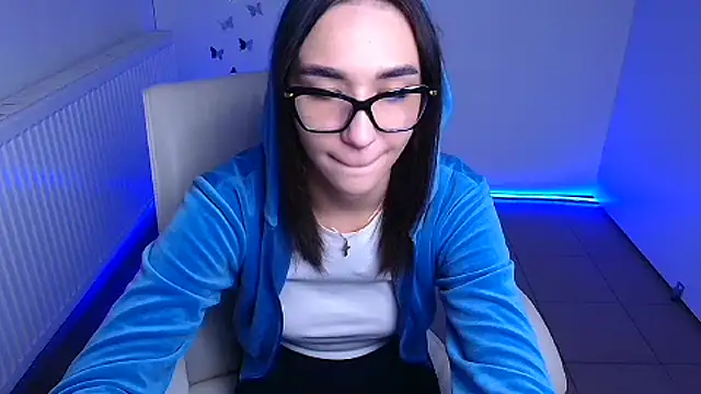 Snapshot of Bella_Night4 chatting on September 18, 5:43 am Bella Night4 online show from September 18, 5:43 am