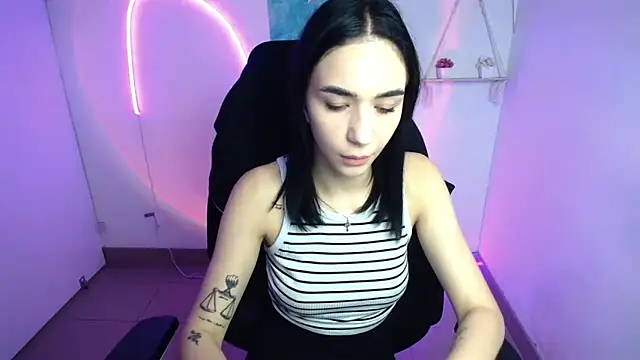 Snapshot of Bella_Night4 chatting on October 30, 7:17 am Bella Night4 online show from October 30, 7:17 am