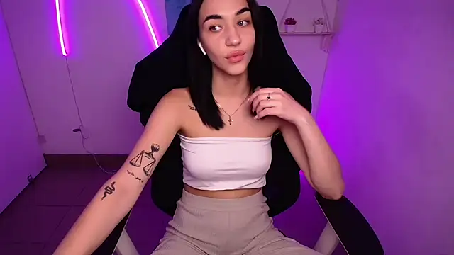 Snapshot of Bella_Night4 chatting on November 1, 12:10 pm Bella Night4 online show from November 1, 12:10 pm