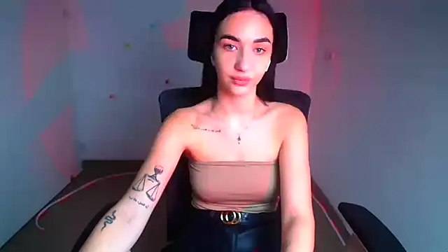 Snapshot of Bella_Night4 chatting on October 14, 5:52 am Bella Night4 online show from October 14, 5:52 am