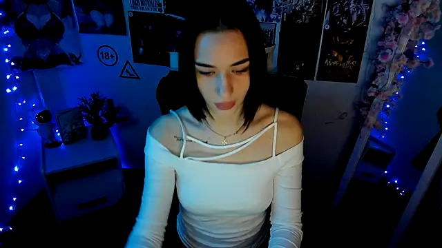 Snapshot of Bella_Night4 chatting on December 14, 7:58 am Bella Night4 online show from December 14, 7:58 am