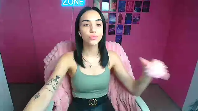 Snapshot of Bella_Night4 chatting on October 29, 7:29 am Bella Night4 online show from October 29, 7:29 am