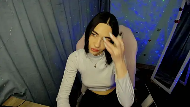 Bella Night4 online show from January 6, 7:45 am