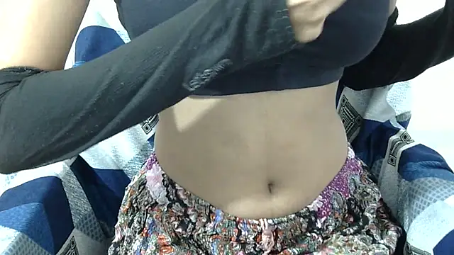 Snapshot of Riva_arora01 chatting on July 12, 10:38 am Riva arora01 online show from July 12, 10:38 am
