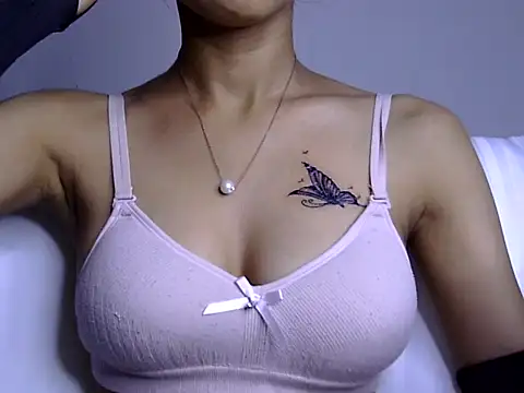 Snapshot of Riva_arora01 chatting on November 23, 10:25 am Riva arora01 online show from November 23, 10:25 am