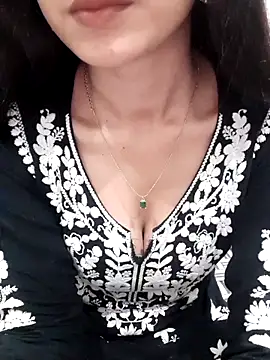 Snapshot of siya_rani67 chatting on February 9, 3:32 pm siya rani67 online show from February 9, 3:32 pm