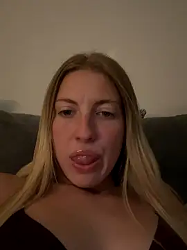 Snapshot of CheekyChelseaX chatting on September 13, 8:31 pm CheekyChelseaX online show from September 13, 8:31 pm