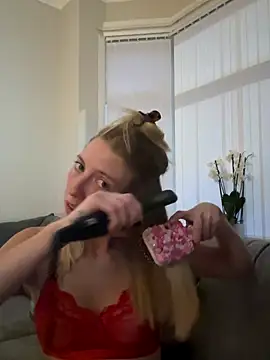 Snapshot of CheekyChelseaX chatting on October 7, 5:47 pm CheekyChelseaX online show from October 7, 5:47 pm