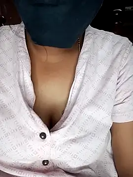 Snapshot of SindhuHappy chatting on September 13, 1:33 pm SindhuHappy online show from September 13, 1:33 pm