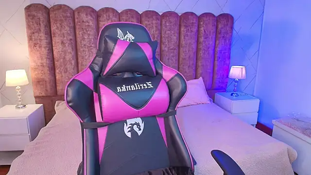 Snapshot of Sweet_1Angel chatting on February 21, 3:41 am Sweet 1Angel online show from February 21, 3:41 am