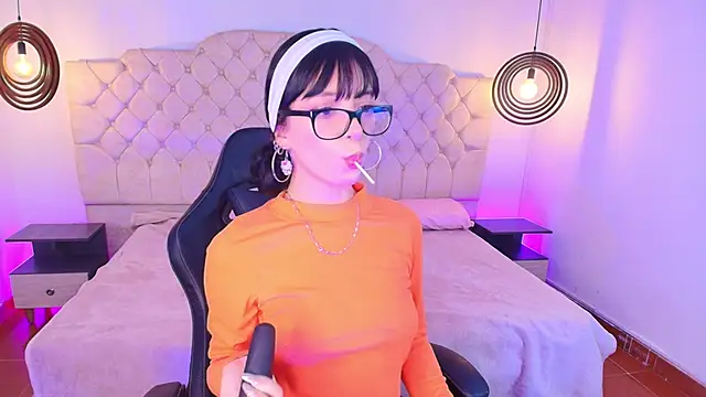 Snapshot of Sweet_1Angel chatting on February 4, 1:00 am Sweet 1Angel online show from February 4, 1:00 am