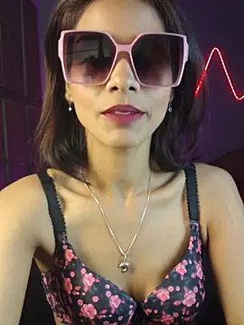 royeoy22 online show from May 18, 6:51 am