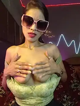 royeoy22 online show from March 13, 11:04 am