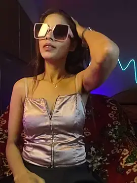 royeoy22 online show from March 10, 9:02 am