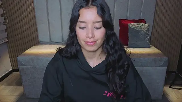  Mia Evans 1 online show from February 7, 7:33 pm