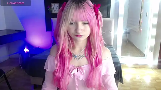 Snapshot of _Charlotte_Collins_ chatting on July 1, 4:29 pm Charlotte Collins online show from July 1, 4:29 pm