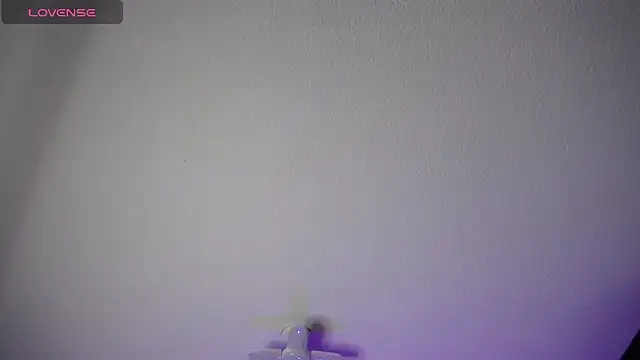 Snapshot of _Charlotte_Collins_ chatting on June 15, 4:50 pm Charlotte Collins online show from June 15, 4:50 pm