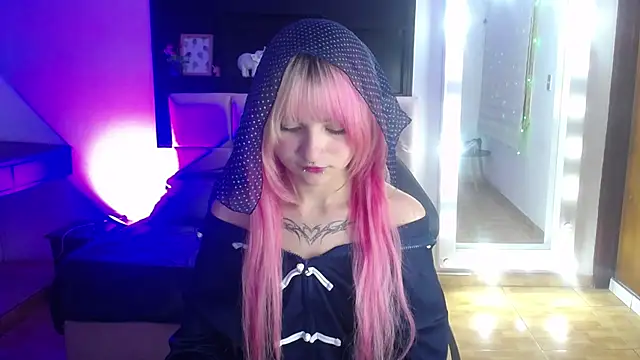 Snapshot of _Charlotte_Collins_ chatting on June 22, 3:53 pm Charlotte Collins online show from June 22, 3:53 pm