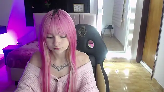 Snapshot of _Charlotte_Collins_ chatting on May 8, 3:16 pm Charlotte Collins online show from May 8, 3:16 pm