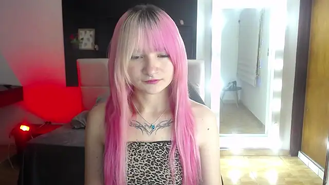 Snapshot of _Charlotte_Collins_ chatting on July 9, 4:39 pm Charlotte Collins online show from July 9, 4:39 pm