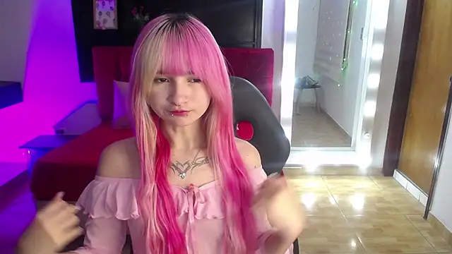 Snapshot of _Charlotte_Collins_ chatting on May 30, 3:17 pm Charlotte Collins online show from May 30, 3:17 pm