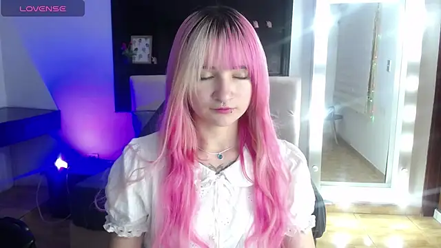 Snapshot of _Charlotte_Collins_ chatting on June 30, 3:56 pm Charlotte Collins online show from June 30, 3:56 pm