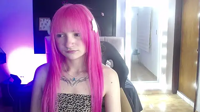Snapshot of _Charlotte_Collins_ chatting on July 17, 4:37 pm Charlotte Collins online show from July 17, 4:37 pm