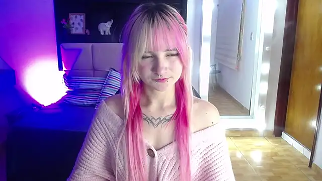 Snapshot of _Charlotte_Collins_ chatting on June 19, 3:40 pm Charlotte Collins online show from June 19, 3:40 pm