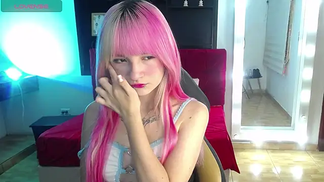 Snapshot of _Charlotte_Collins_ chatting on June 1, 3:55 pm Charlotte Collins online show from June 1, 3:55 pm