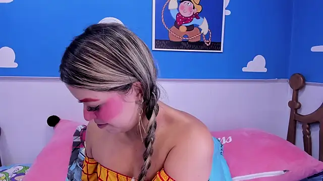 Snapshot of miss__evolet chatting on June 27, 12:33 pm miss evolet online show from June 27, 12:33 pm
