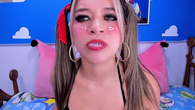 miss  evolet online show from April 18, 11:12 am