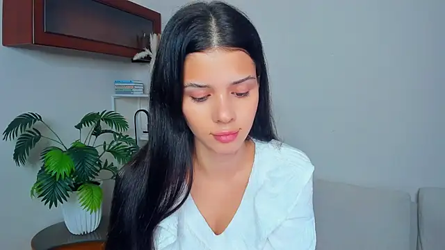 JoCauterucci online show from October 17, 7:00 am