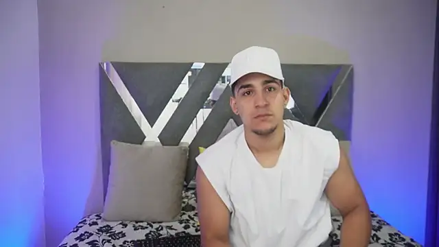 Snapshot of massimo_vidal_ chatting on October 1, 12:20 pm massimo vidal  online show from October 1, 12:20 pm