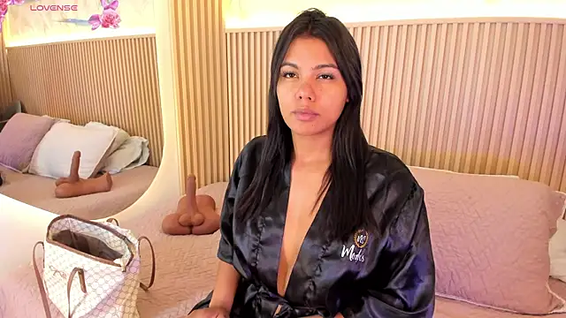 Liss-Reyes online show from May 29, 1:17 pm
