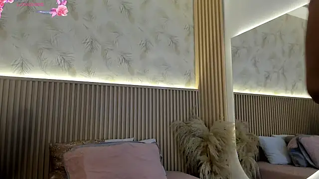 Liss-Reyes online show from August 7, 12:22 pm
