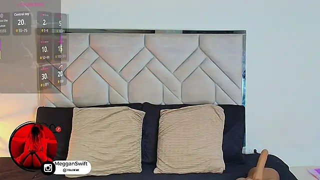 megganswift  online show from February 15, 11:36 pm