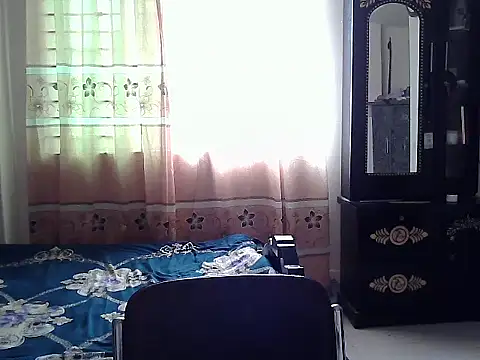 Snapshot of Elena_cruz5 chatting on October 6, 9:21 am Elena cruz5 online show from October 6, 9:21 am
