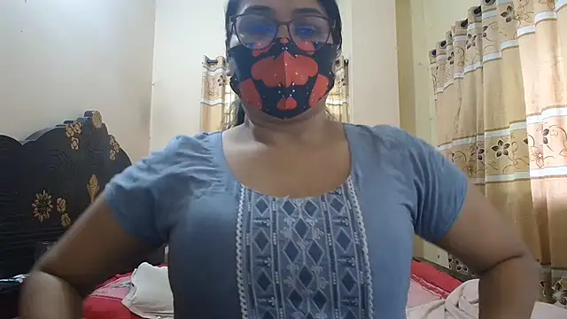 Snapshot of Elena_cruz5 chatting on July 12, 6:47 am Elena cruz5 online show from July 12, 6:47 am