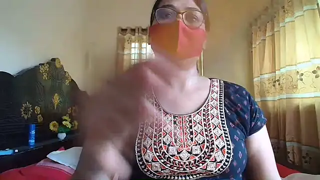Snapshot of Elena_cruz5 chatting on July 2, 4:07 am Elena cruz5 online show from July 2, 4:07 am
