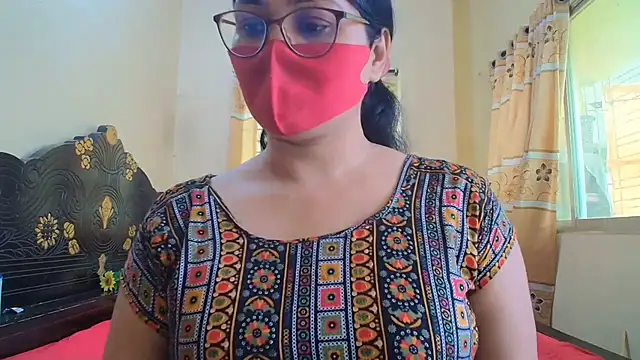 Snapshot of Elena_cruz5 chatting on June 11, 6:43 am Elena cruz5 online show from June 11, 6:43 am