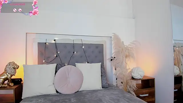 lea walkerr online show from February 21, 7:38 pm