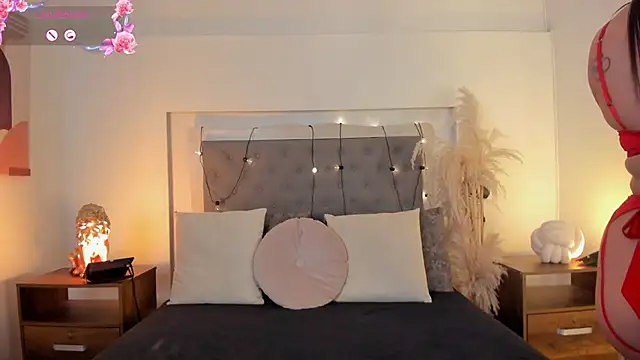 lea walkerr online show from February 2, 7:35 pm